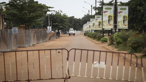 Burkina Faso: des militaires annoncent la dissolution du gouvernement et la fermeture des frontières