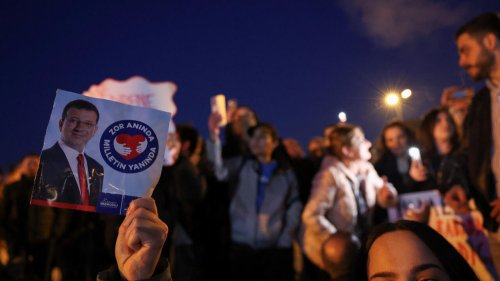 Turquie: le maire d'Istanbul Ekrem İmamoğlu entendu par un procureur, des nouveaux rassemblements de soutien