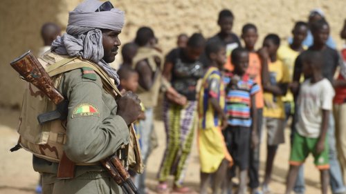 Mali: polémique après la parution du livre d'un colonel évoquant «des exactions» de l'armée