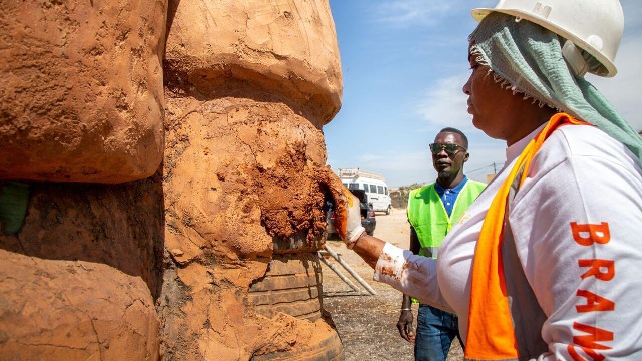 L’Afrique en marche – La start-up sénégalaise Ecobuilders transforme des pneus recyclés en atout pour les agriculteurs