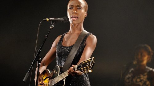 Mali shows support for singer Rokia Traore, arrested in France