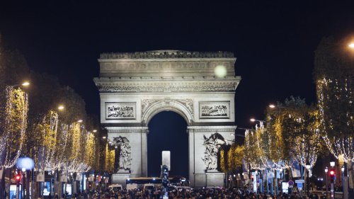 Champs-Élysées switches off Christmas lights early to save power