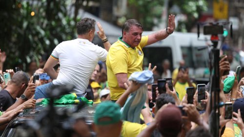 Brésil: en pleine tourmente judiciaire, Jair Bolsonaro mobilise ses partisans