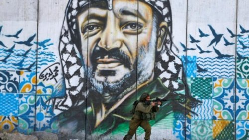 Une exposition de caricatures de Yasser Arafat retiré d'un musée palestinien après une polémique