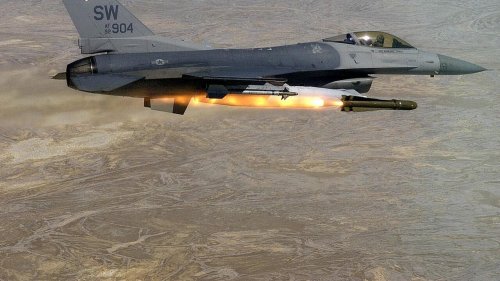 Revue de presse internationale - À la Une: après les chars, les Occidentaux divisés sur la livraison d'avions de chasse à l'Ukraine
