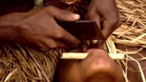 Cameroun: dans le secret du taillage des dents, un rite ancestral pygmée qui perdure
