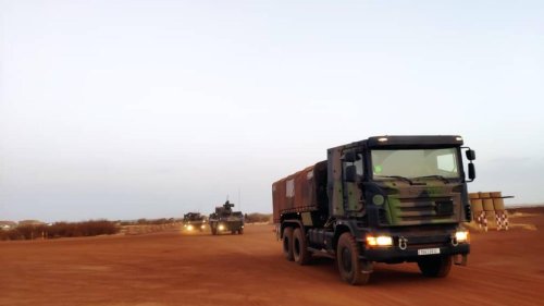 Revue de presse française - À la Une: le convoi militaire errant dans le Sahel