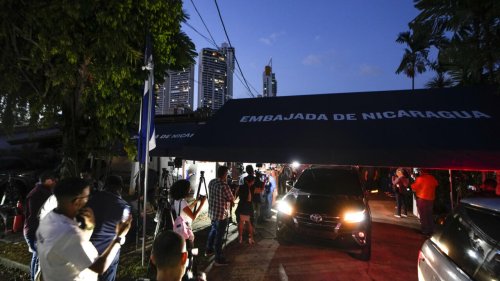 L'ex-président panaméen Ricardo Martinelli, condamné, obtient l'asile en Colombie