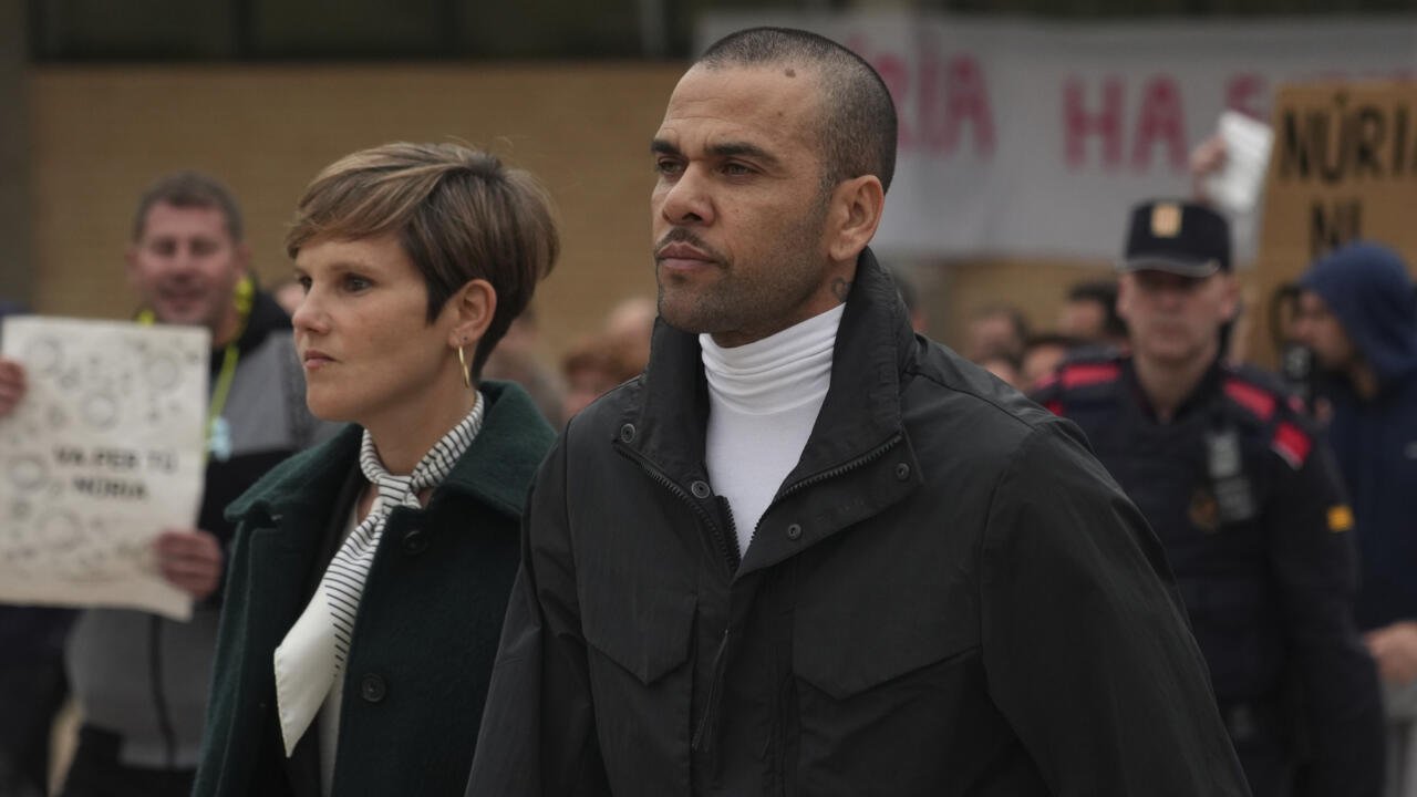 Espagne: l'acquittement de l'ex-footballeur Dani Alves dans une affaire de viol fait polémique