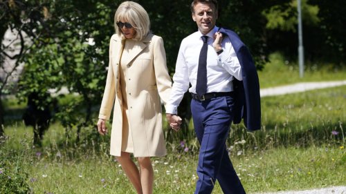 Politique française: Emmanuel Macron ne veut gouverner ni avec le RN ni avec LFI