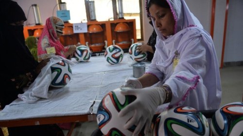 Reportage international - Mondial 2022: Sialkot, Pakistan, fleuron du ballon rond au pays du cricket