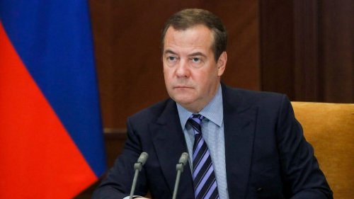 L'ex-président russe Dmitri Medvedev évoque le recours à l'arme nucléaire