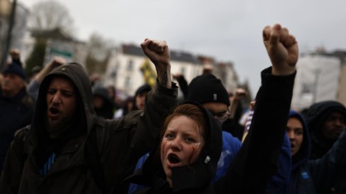 Des manifestations dénoncent les violences policières dans plusieurs villes en France