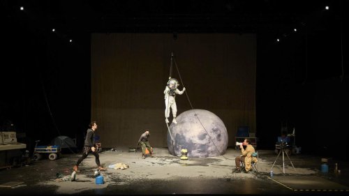 Sur le pont des arts - Du Congo à la Lune, le spectacle de marionnettes tire les ficelles de l'Histoire