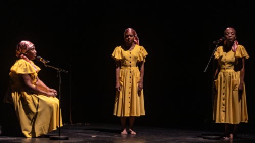 De vive(s) voix - Théâtre : Gaëlle Bien-Aimé raconte le mal du pays dans «Aimer en stéréo»