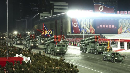 La Corée du Nord dévoile une quantité record de missiles lors d’une grande parade militaire