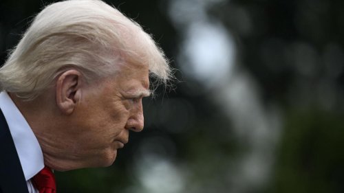 Le dollar flanche après les attaques de Trump contre le patron de la Fed, nouveau record de l'or