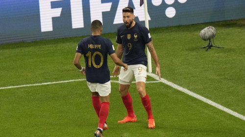 Giroud claims France goals record but Mbappé steals the show in rout of Poland