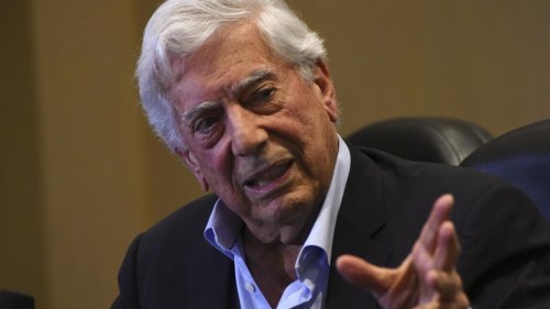Mario Vargas Llosa à l’Académie française, une entrée sous le feu des projecteurs