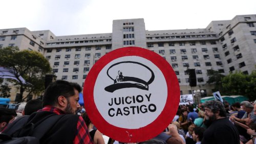 Argentine: verdicts rendus dans deux procès pour crimes contre l'humanité pendant la dictature militaire