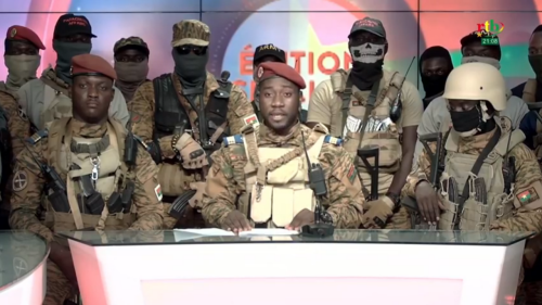 Burkina: des militaires annoncent la dissolution du gouvernement, le capitaine Ibrahim Traoré prend le pouvoir