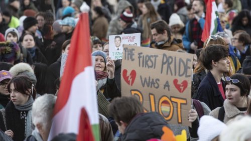 Hongrie: colère dans les rues de Budapest après l'interdiction de la Marche des fiertés