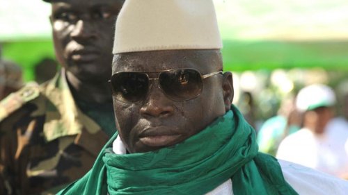 Gambie: le gouvernement suspend ses employés accusés de crimes sous le régime Jammeh