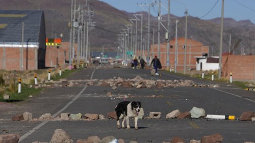 Reportage international - Le Pérou entraîne dans sa chute la ville frontalière de Desaguadero en Bolivie