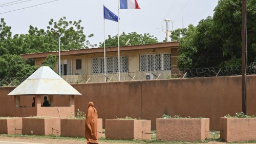 Le départ de l'ambassadeur de France au Niger marque la fin d'un bras de fer avec la junte