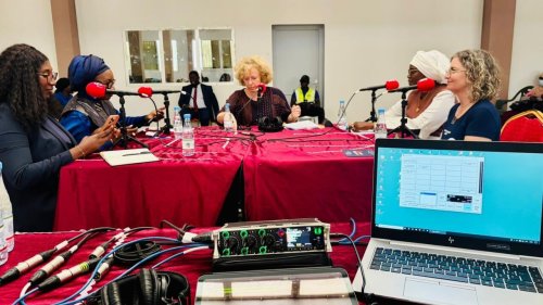 Autour de la question, le magazine de toutes les sciences - Jusqu'où nous entraineront les femmes de sciences au Sénégal ?