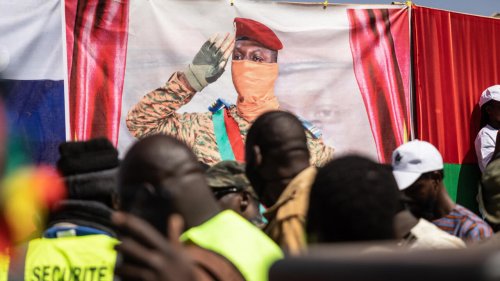 Burkina: des organisations manifestent leur soutien à la transition et à l’armée