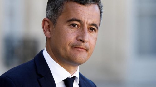 France: le ministre de l'Intérieur sous le feu des critiques après l'expulsion ratée d'un imam
