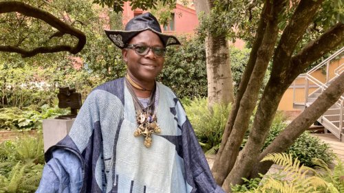Reportage culture - À Athènes, le célèbre artiste béninois Romuald Hazoumè interroge la violence des hommes