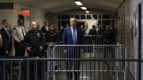 Au procès de Donald Trump à New York, les 12 jurés enfin choisis