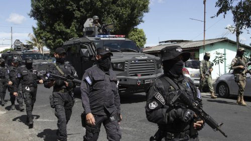 À la Une: au Salvador, une ville assiégée pour traquer les gangs criminels