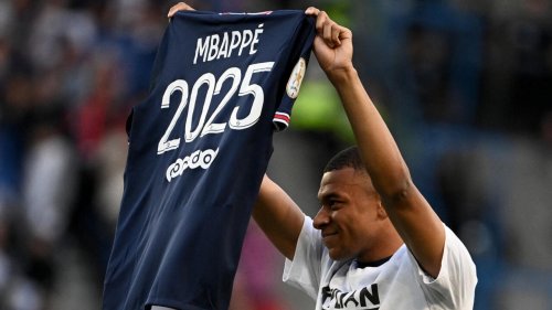 Mbappé stays, PSG receive Ligue 1 title and Marseille pip Monaco to second