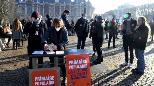 French hold symbolic 'people's primary' vote for left-wing presidential ticket