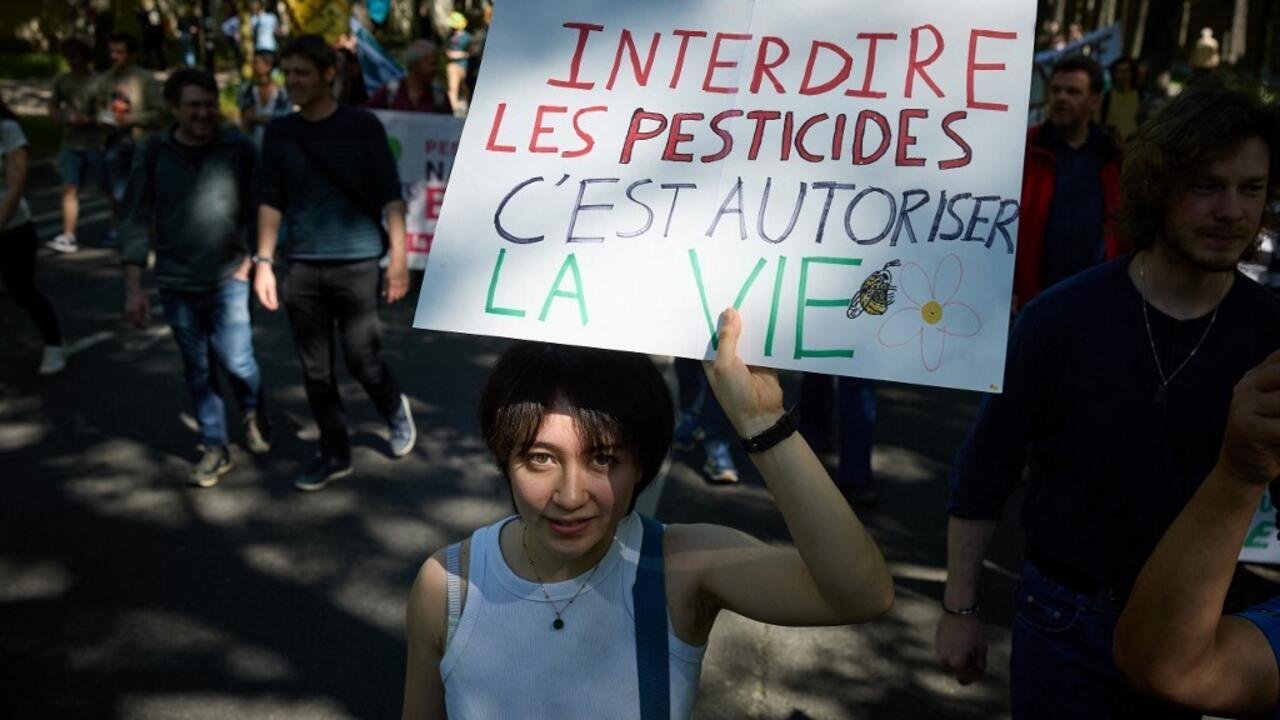 France: plus d’un millier de manifestants à Paris pour protester contre l’usage des pesticides