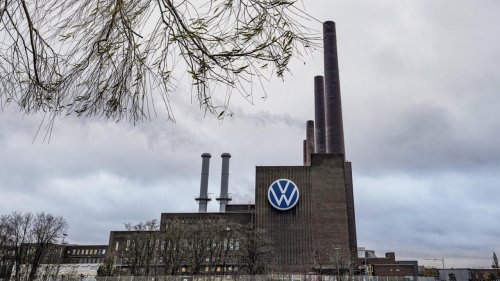 Reportage international - Allemagne: à Wolfsburg, les perspectives sombres pour Volkswagen inquiètent ses salariés