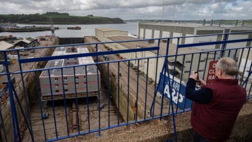 Le Royaume-Uni met en place deux nouvelles barges pour loger des demandeurs d’asile