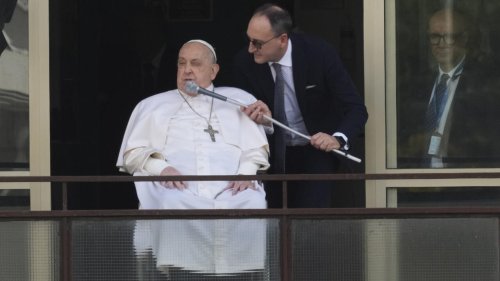 Le pape François quitte l’hôpital après cinq semaines d’hospitalisation