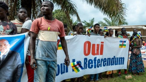 Centrafrique: les partisans du pouvoir manifestent en faveur d'un référendum constitutionnel
