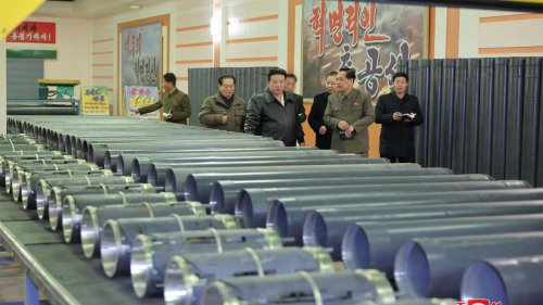 En Ukraine, des débris de missiles nord-coréens laissent apparaître des composants occidentaux