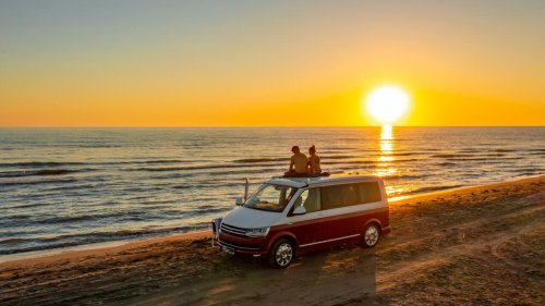 Chronique transports - Au Salon mondial du Tourisme à Paris, les nouvelles tendances du voyage