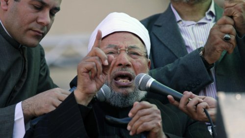 Le prédicateur des Frères musulmans Youssef al-Qaradaoui est mort au Qatar