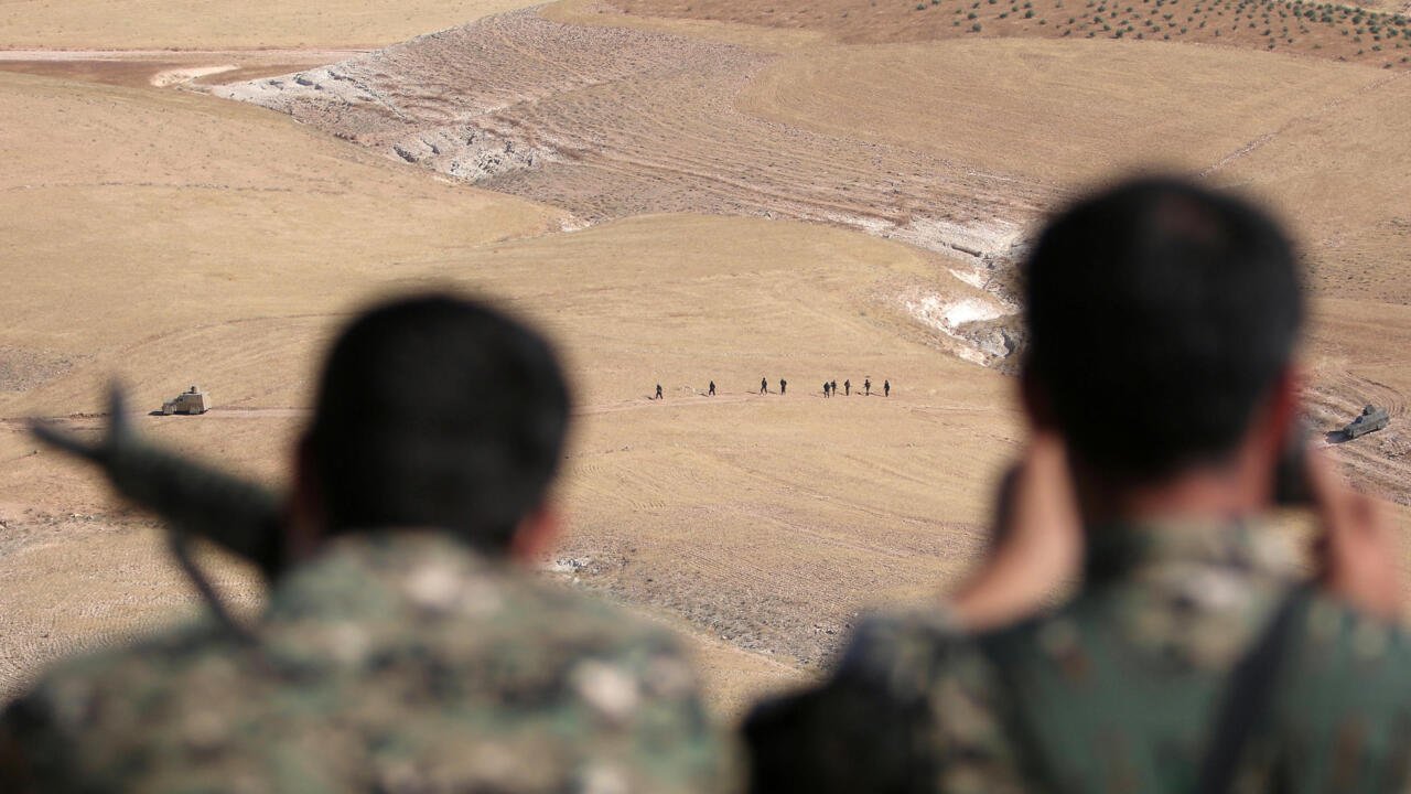 La Turquie, soupçonnée de crimes de guerre, continue de bombarder la Syrie