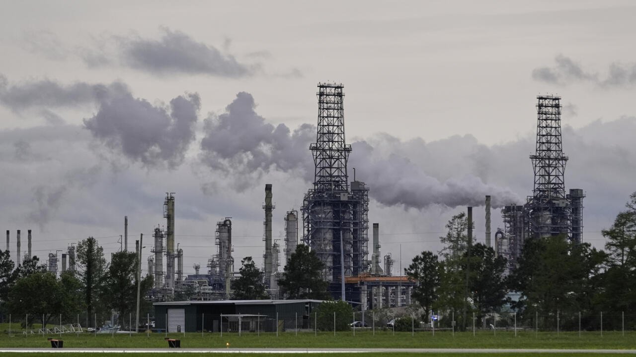 Chronique des matières premières - La chute des prix du pétrole met à l'épreuve la stratégie de la Maison Blanche