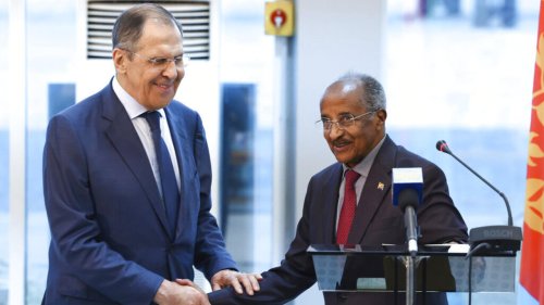 Le chef de la diplomatie russe Sergueï Lavrov en terrain conquis en Érythrée