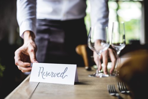 I clienti spariscono e i ristoratori ne pagano il prezzo. Così la tecnologia contrasta il no-show