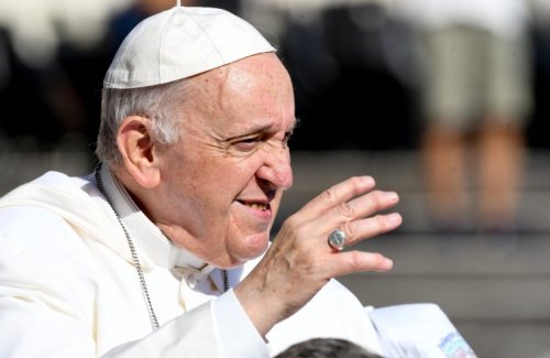 Papa al Gemelli: Bruni, “riposo, preghiera e lavoro”. I medici, “bronchite in netto miglioramento, potrebbe essere dimesso nei prossimi giorni”